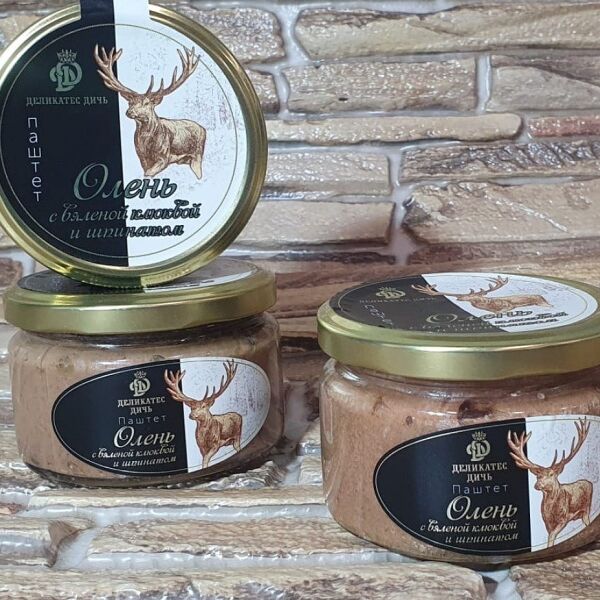 Паштет из мяса Оленя, с вяленой клюквой и шпинатом