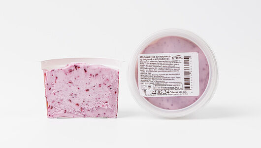 Мороженое сливочное с черной смородиной