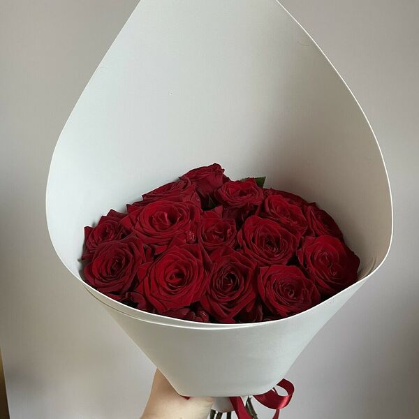 15 красных роз