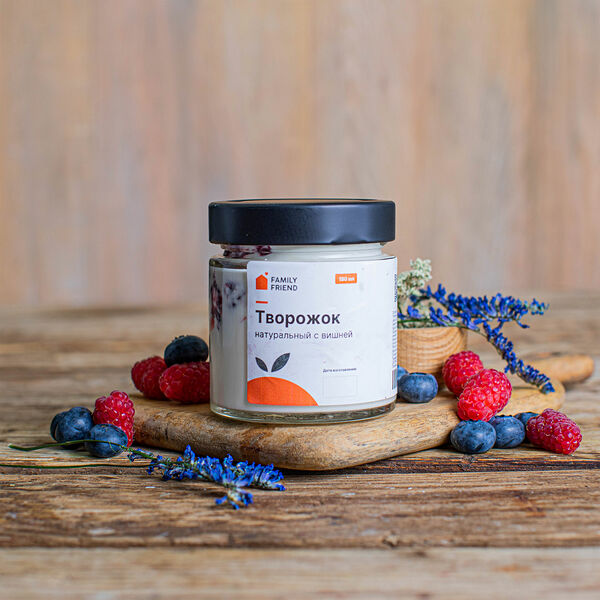 Творожок мягкий натуральный с вишней 4,5%