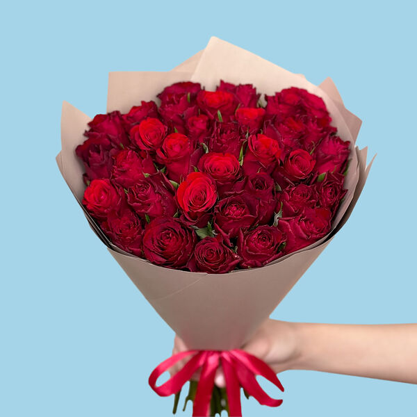 Букет цветов из 31 красной розы 35 см МП пленка