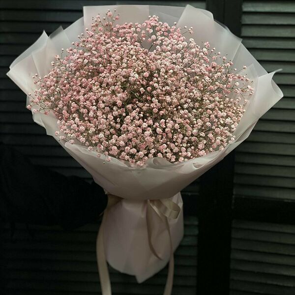 Букет из 13 гипсофил в оформлении