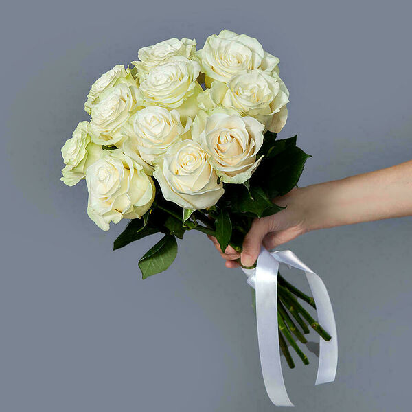 Монобукет 11 Роз Mondial под ленту Ирис