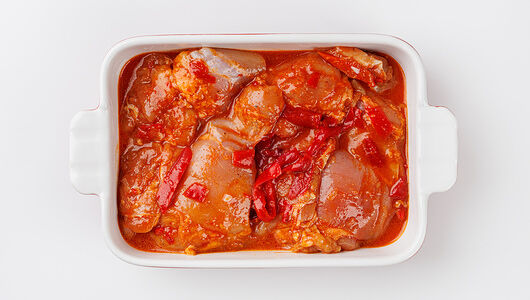 Филе бедра цыпленка-бройлера с печеным перцем