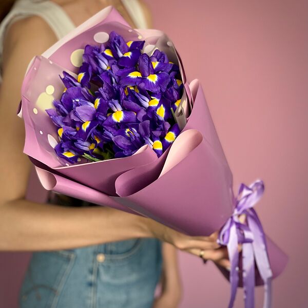 Букет из 15 ирисов