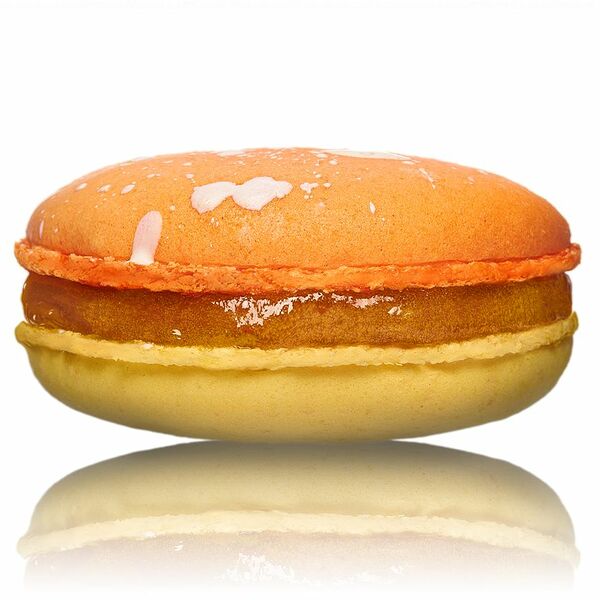 Макарон Манго-маракуйя с центром кокос-чиа