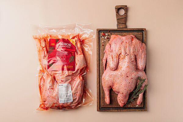 Утенок в ягодном соусе