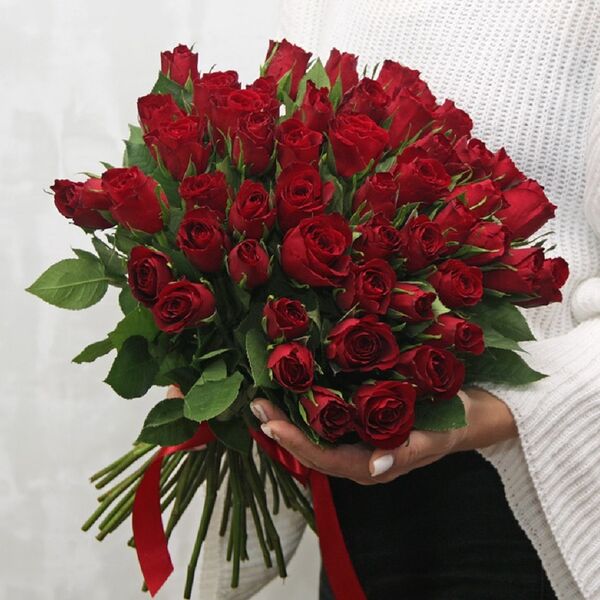 Букет из 51 красной розы 35-40 см (Кения) под ленту