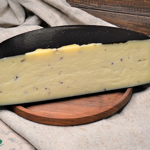 Сыр Монтазио с трюфелем