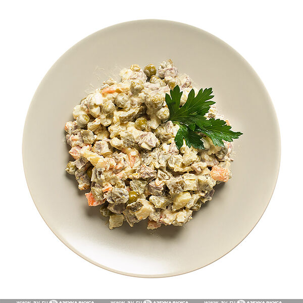 Салат Оливье с мясом