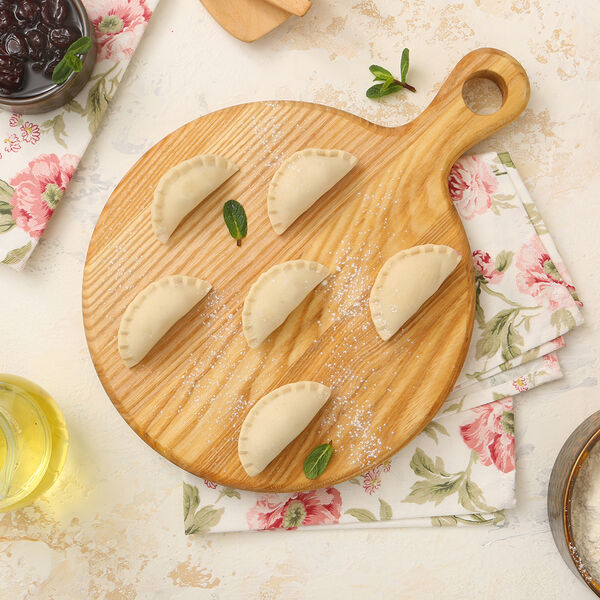 Вареники с вишней ручной лепки МясновЪ
