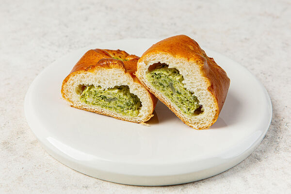 Пирожок с курицей и шпинатом, кафе рег