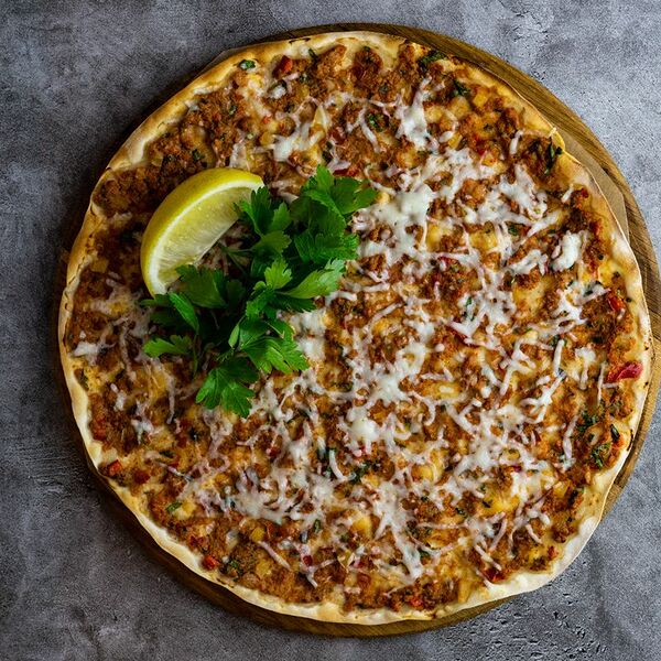 Лахмаджун с сыром