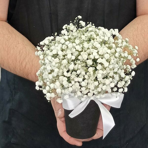 Композиция цветов в стакане 