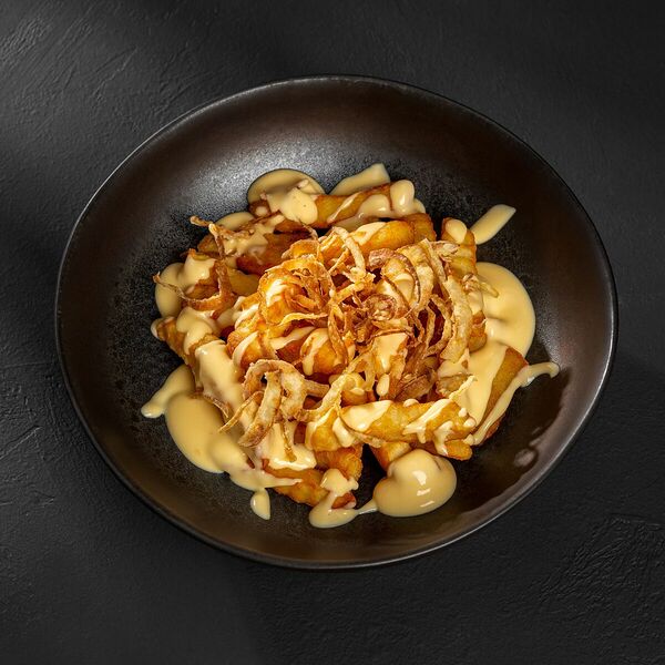 Картофель фри с сырным соусом