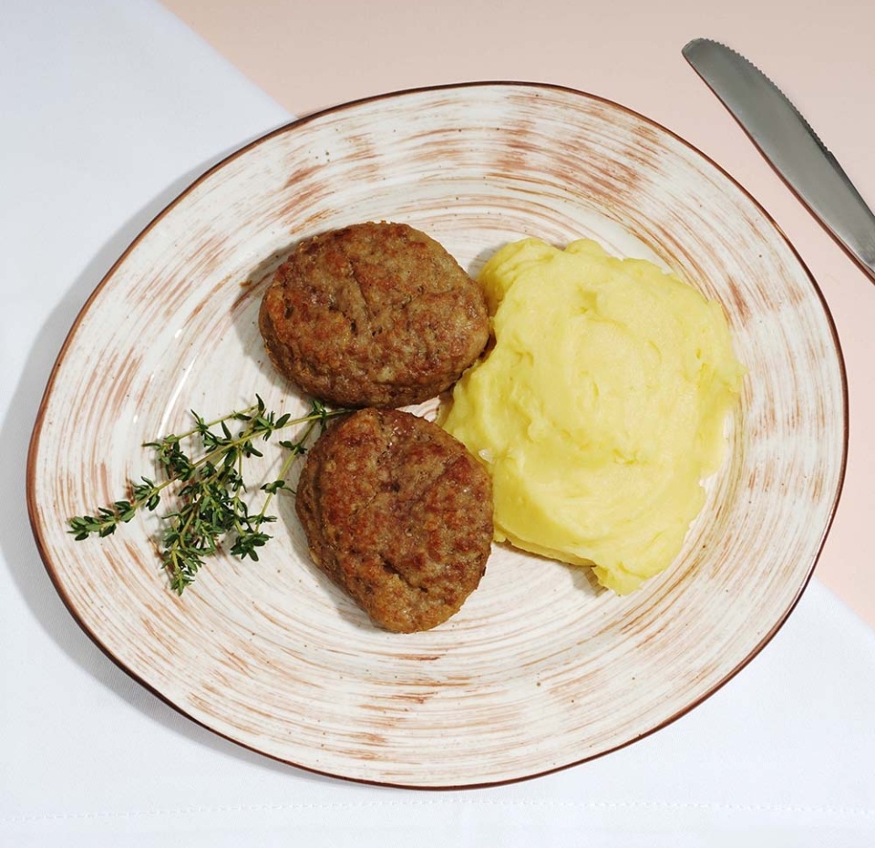 

Котлетки по-домашнему из телятины с нежным картофельным пюре 350 г