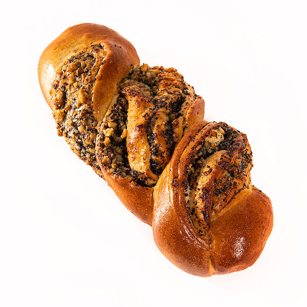 Плетенка с маком и грецким орехом