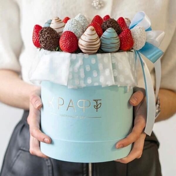 Клубника в шоколаде бокс М Blue