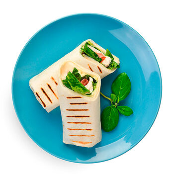 Ролл Цезарь в пшеничной лепёшке Уже Готово