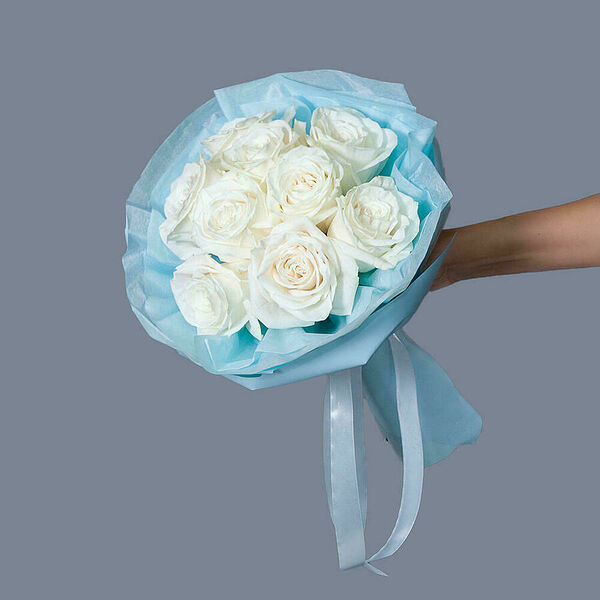 Монобукет 9 Роз Playa Blanka в упаковке Ирис