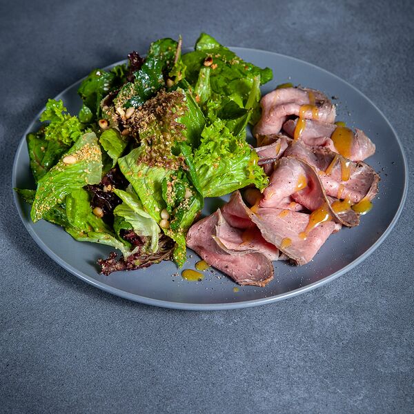 Салат с ростбифом