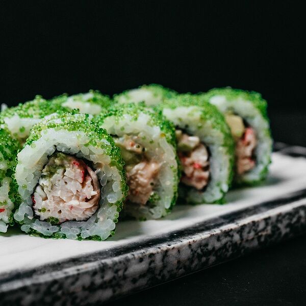 Роллы Калифорния со снежным крабом спайси