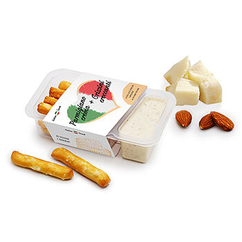 Крем-сыр Italian Snack из пармезана с миндалём и гриссини
