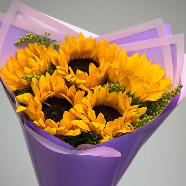 Букет из 5 подсолнухов