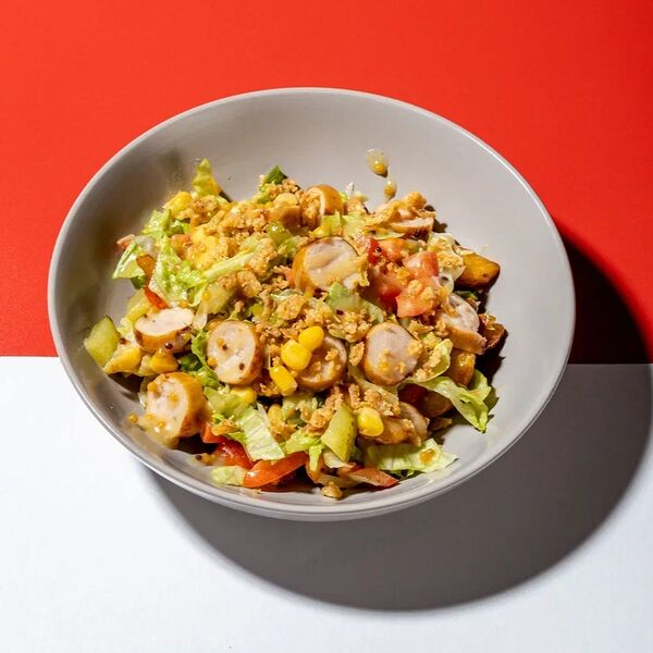 Теплый салат с колбасками