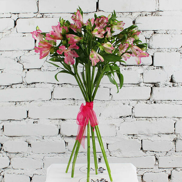 Букет 9 розовой альстромерии