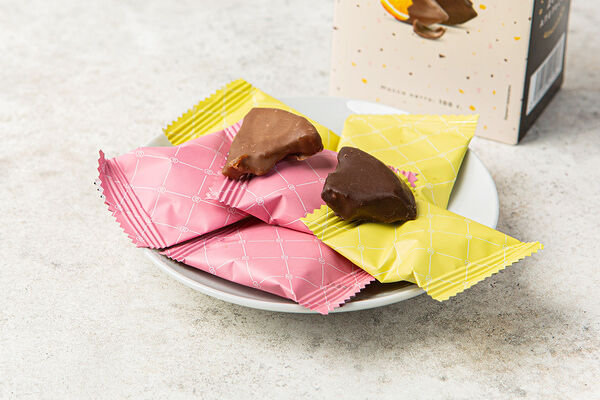 Дольки апельсина в горьком и молочном шоколаде