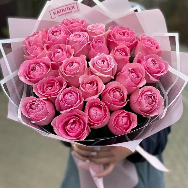25 роз в дизайнерской упаковке