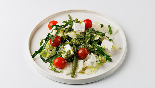 Салат с фетой и базиликовой заправкой