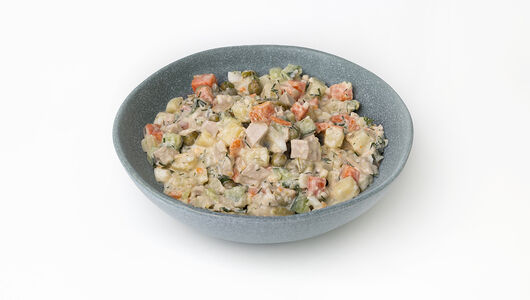 Салат Оливье с колбасой