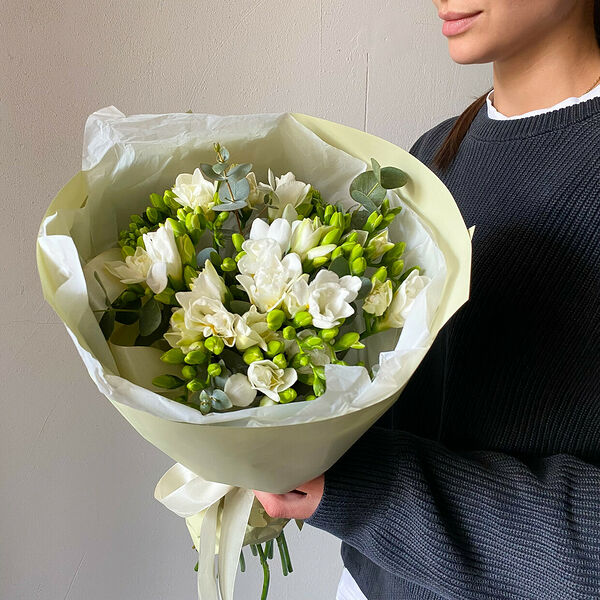 Букет из ароматной фрезии