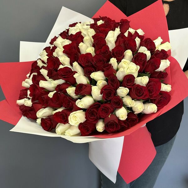 151  Роза в букете