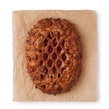 Пирог с малиной и творожным кремом на сдобном слоеном тесте, Россия