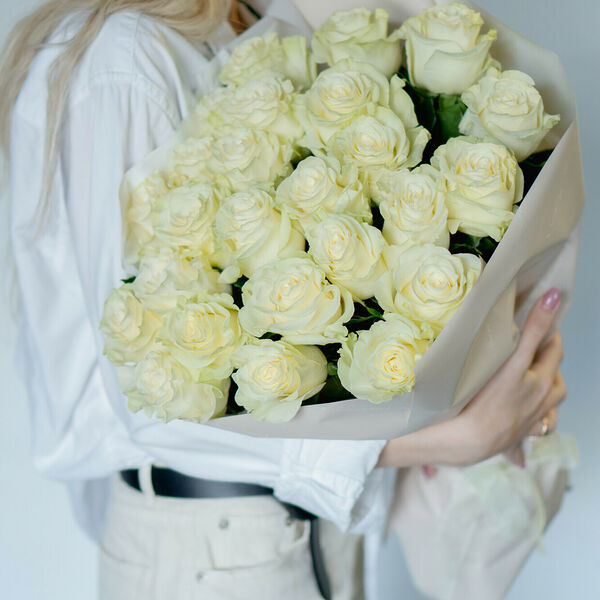 Букет из белых роз Эквадор 25 штук