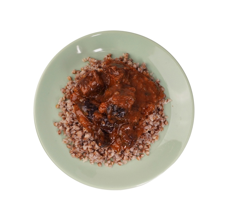 

Гречка с говядиной тушеной с черносливом