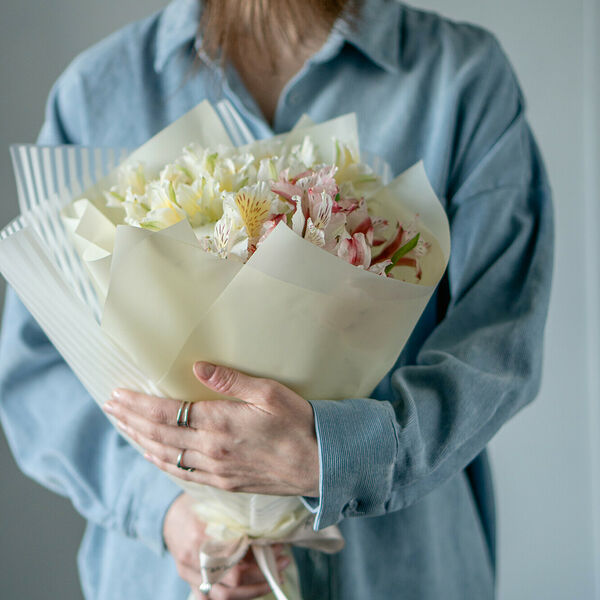 Букет из альстромерий