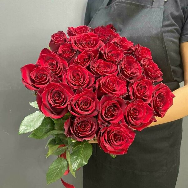 25 красных роз