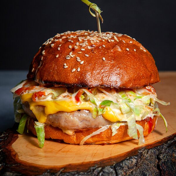 Бургер с куриной котлетой