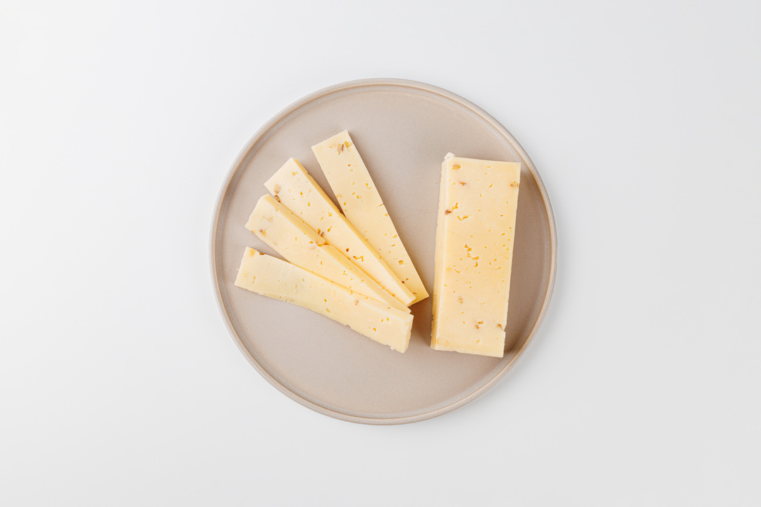 

Сыр ВкусВилл Российский с грецким орехом 200 г