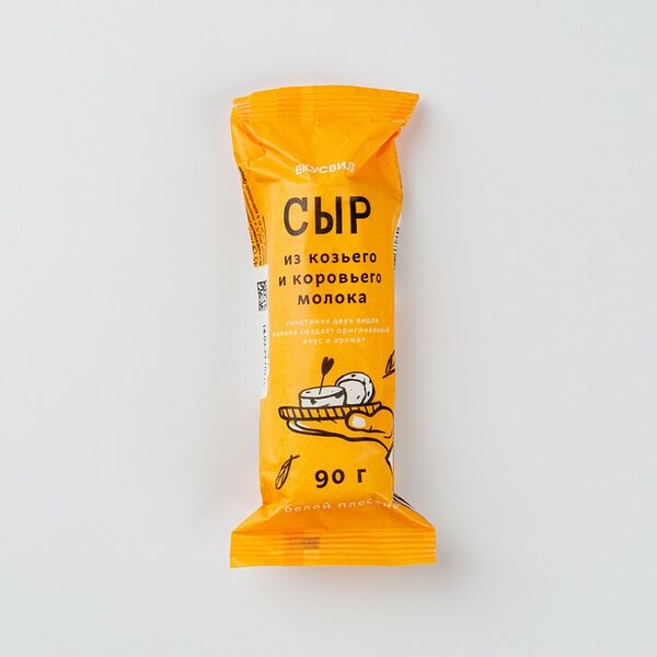 Сыр из козьего и коровьего молока с белой плесенью