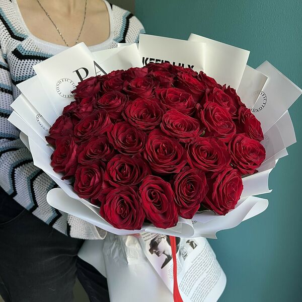 35 красных роз. Букет красных роз