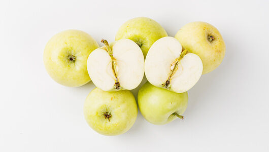 Яблоко молодое Белый налив