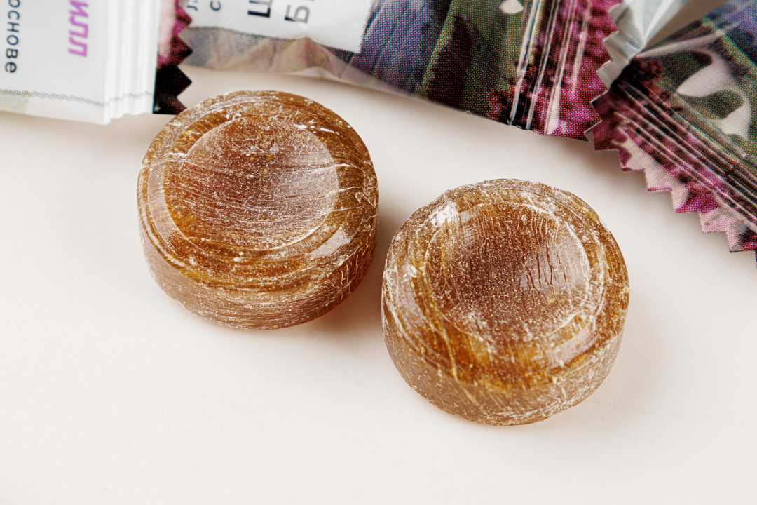 

Леденцы ВкусВилл на основе сибирских трав со вкусом шалфей-брусника