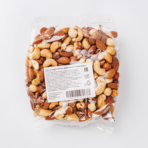 Смесь жареных орехов миндаль, фундук, кешью, 300 г