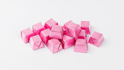 Шоколад молочный с клубникой, вес до 130 г