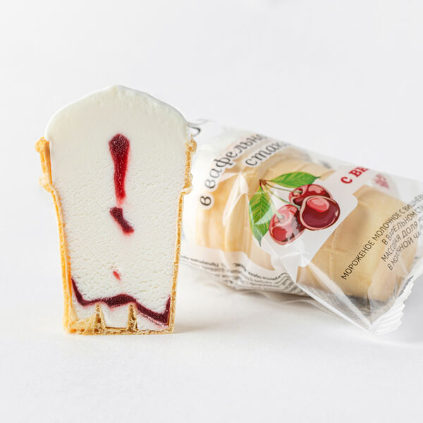 Мороженое молочное ВкусВилл с вишней в вафельном стаканчике 90 г